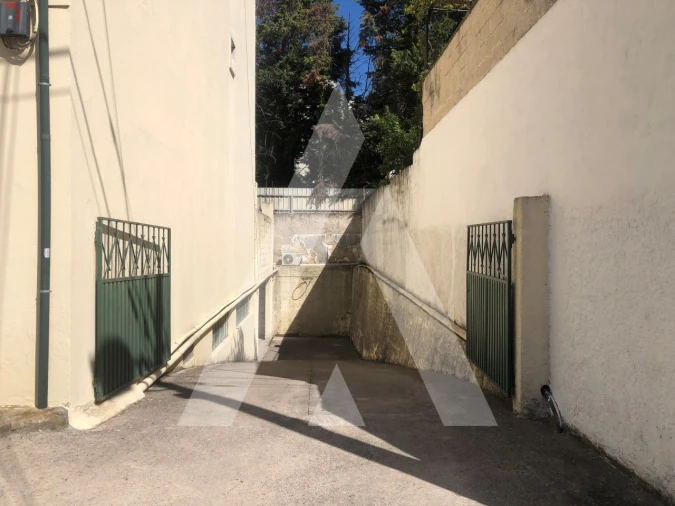 Garagem para Arrendamento em Santo Antonio dos Olivais Foto 3