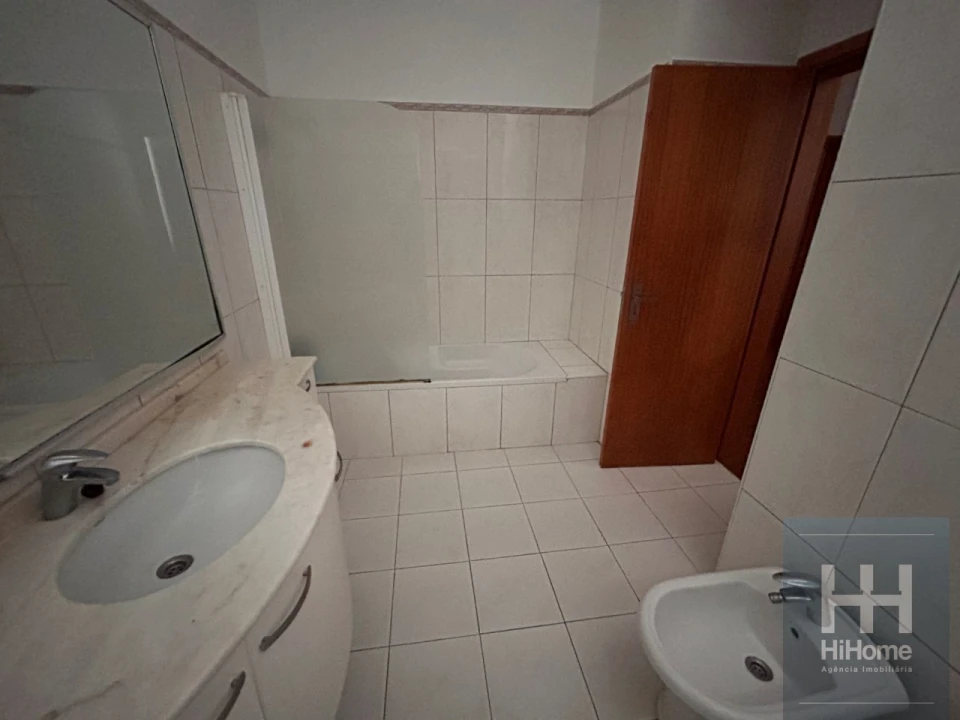 Moradia T3 para Venda em Faial Foto 23