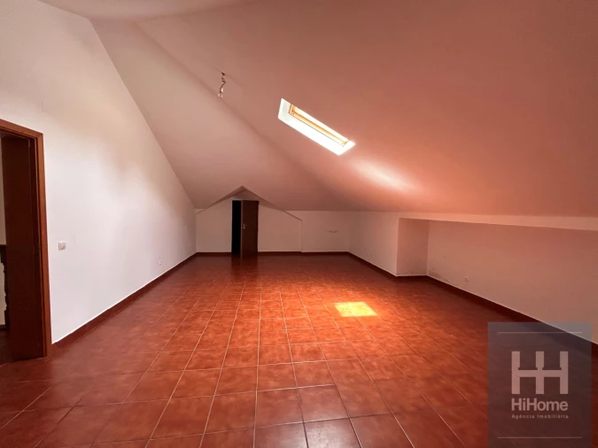 Moradia T3 para Venda em Faial Foto 24