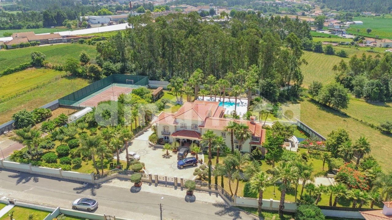 Moradia T5 para Venda em Gondifelos, Cavalões e Outiz Foto 4