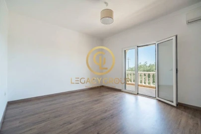 Moradia T5 para Venda em Loule (São Clemente)