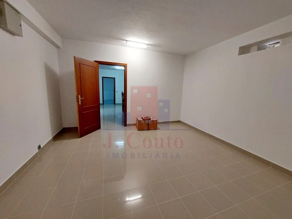 Moradia T4 para Venda em Bombarral e Vale Covo Foto 9