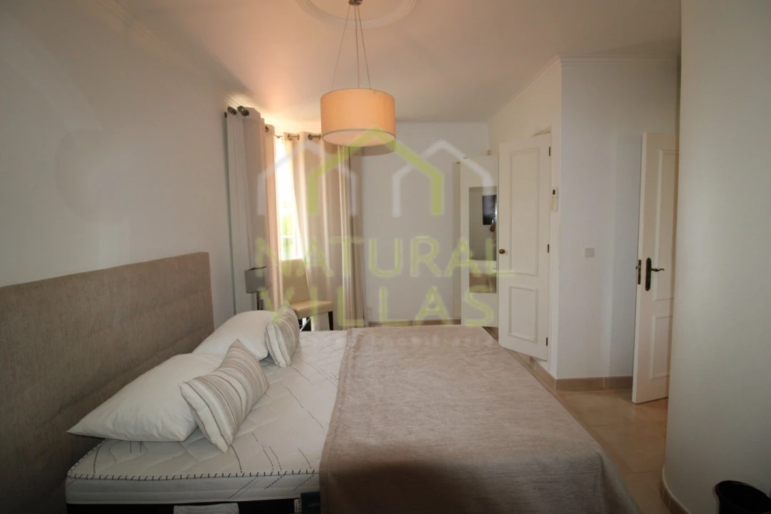 Moradia T4 para Venda em Almancil Foto 17