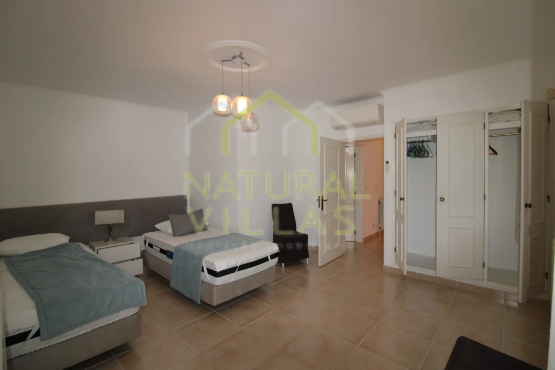 Moradia T4 para Venda em Almancil Foto 16