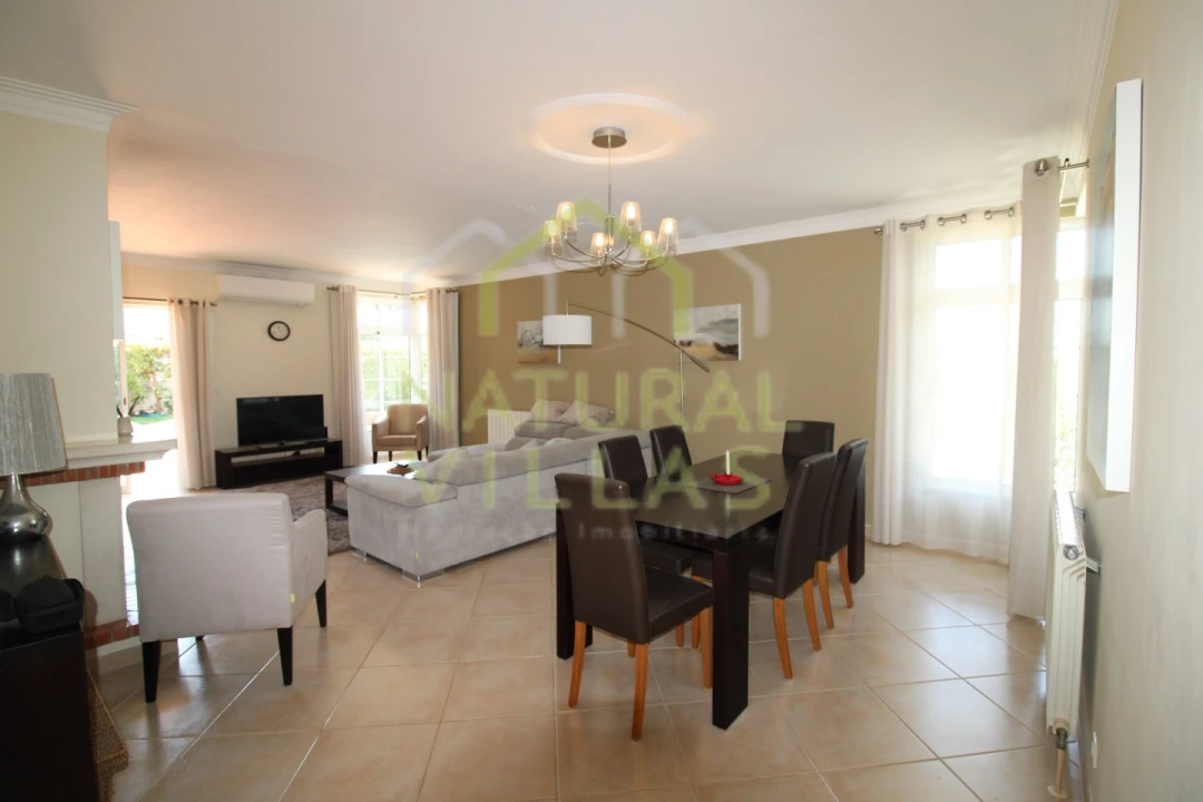 Moradia T4 para Venda em Almancil Foto 6