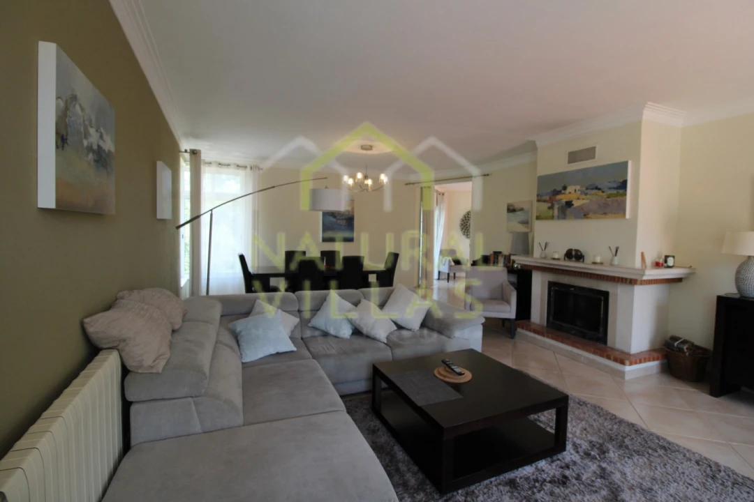 Moradia T4 para Venda em Almancil Foto 3