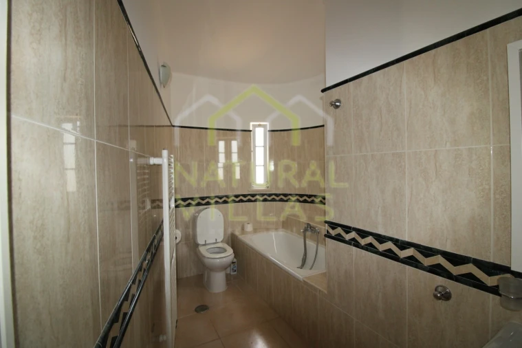 Moradia T4 para Venda em Almancil Foto 26