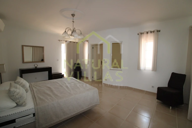 Moradia T4 para Venda em Almancil Foto 14