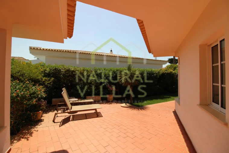 Moradia T4 para Venda em Almancil Foto 9