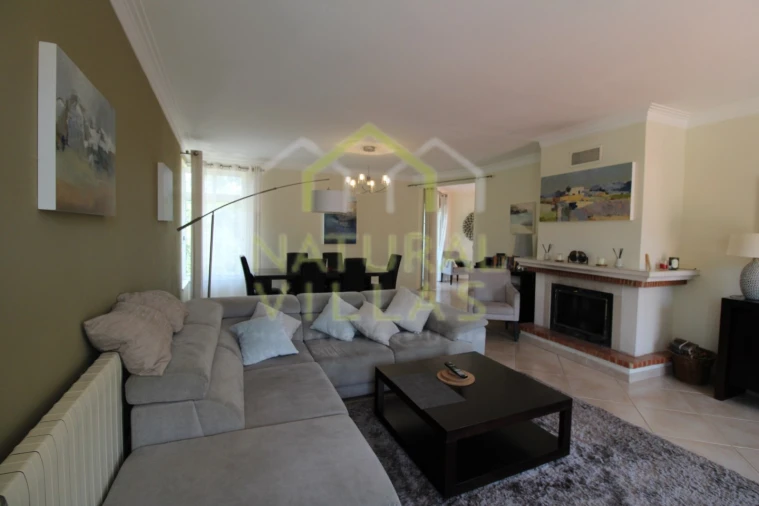 Moradia T4 para Venda em Almancil Foto 3