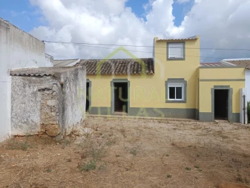 Moradia T3 para Venda em Moncarapacho e Fuseta