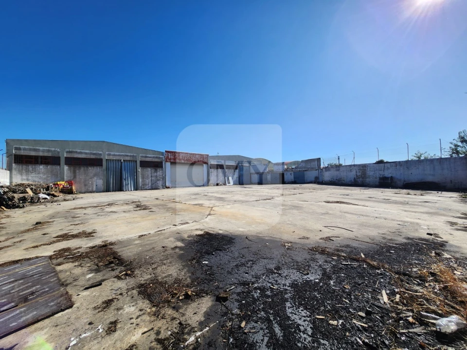 Armazém para Venda em Constantim e Vale de Nogueiras Foto 14