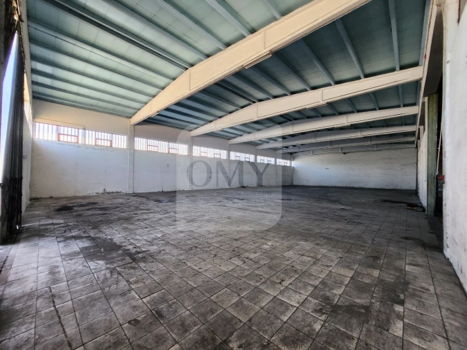 Armazém para Venda em Constantim e Vale de Nogueiras Foto 2