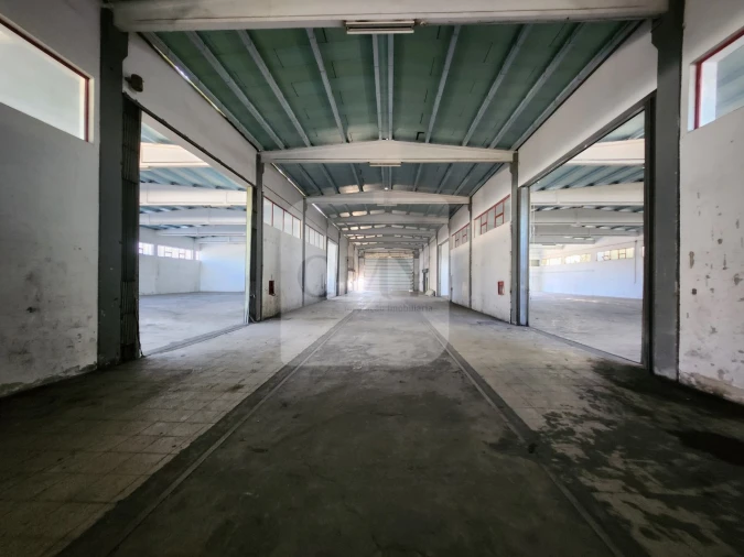 Armazém para Venda em Constantim e Vale de Nogueiras Foto 3