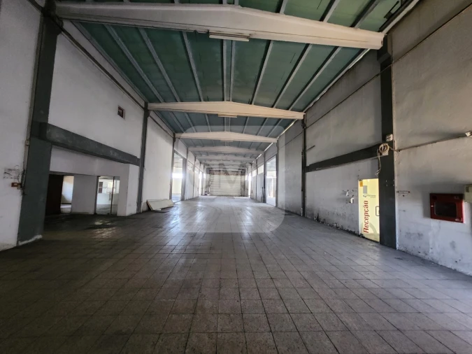 Armazém para Venda em Constantim e Vale de Nogueiras Foto 6