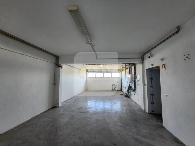 Armazém para Venda em Constantim e Vale de Nogueiras Foto 13