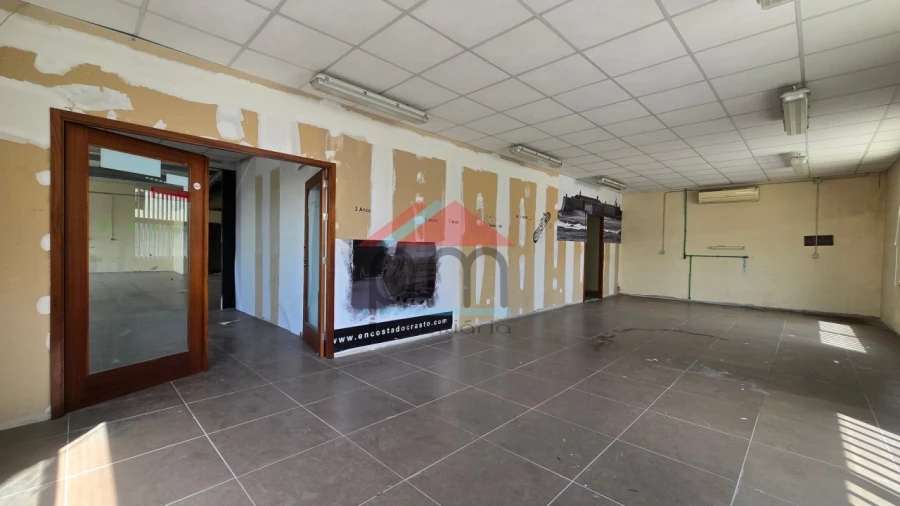 Armazém para Arrendamento em Mazedo e Cortes Foto 3