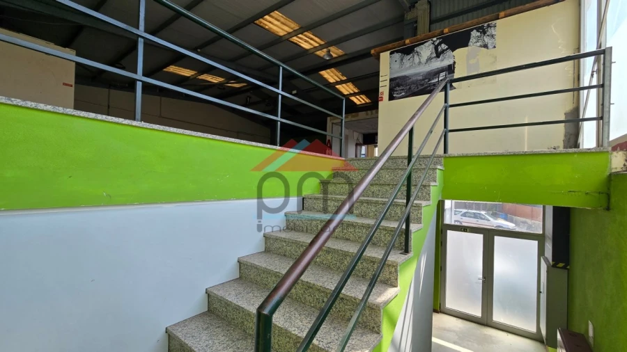 Armazém para Arrendamento em Mazedo e Cortes Foto 4