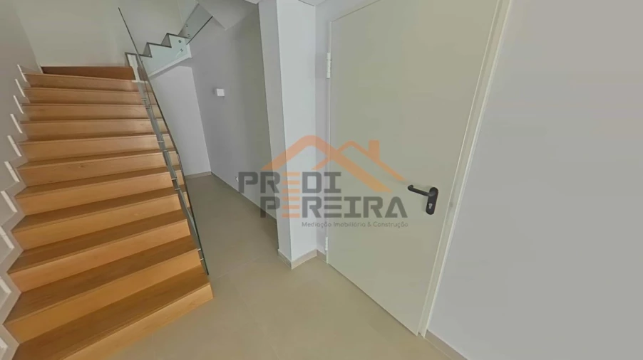 Moradia T4 para Venda em Ramada e Caneças Foto 47