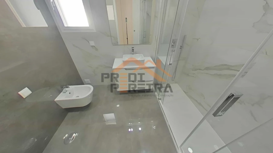 Moradia T4 para Venda em Ramada e Caneças Foto 25