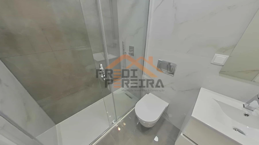 Moradia T4 para Venda em Ramada e Caneças Foto 26