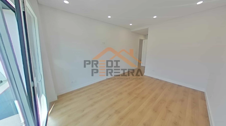 Moradia T4 para Venda em Ramada e Caneças Foto 19