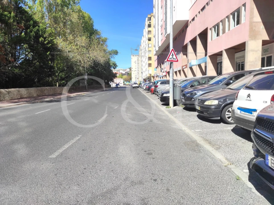 Apartamento T1 para Venda em Queluz e Belas Foto 17