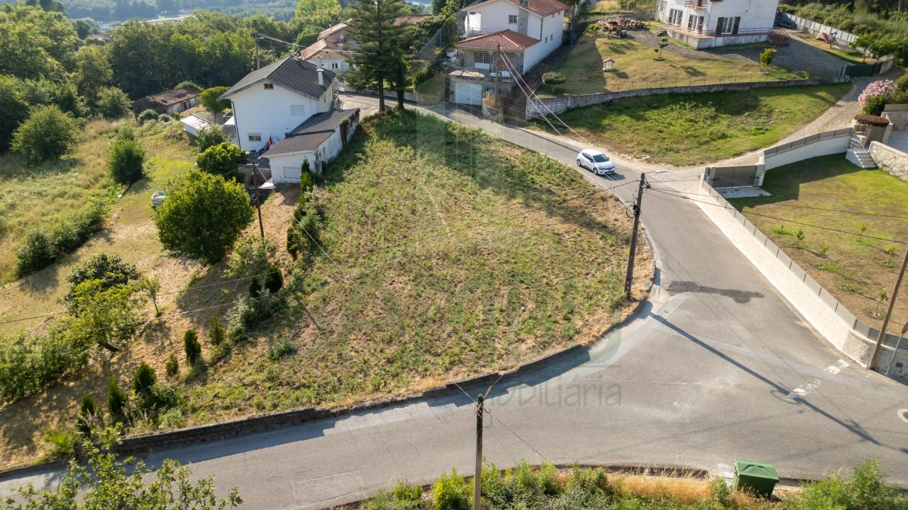 Terreno para Venda em Gondarem Foto 1