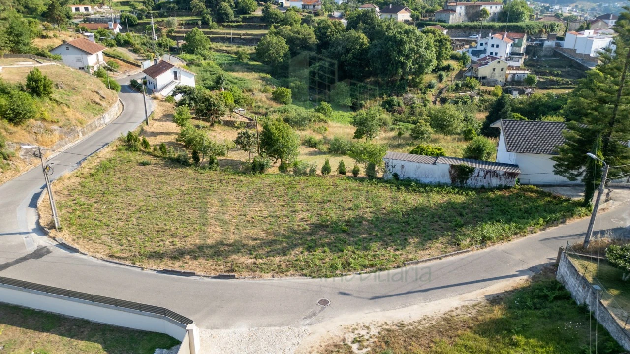 Terreno para Venda em Gondarem Foto 3