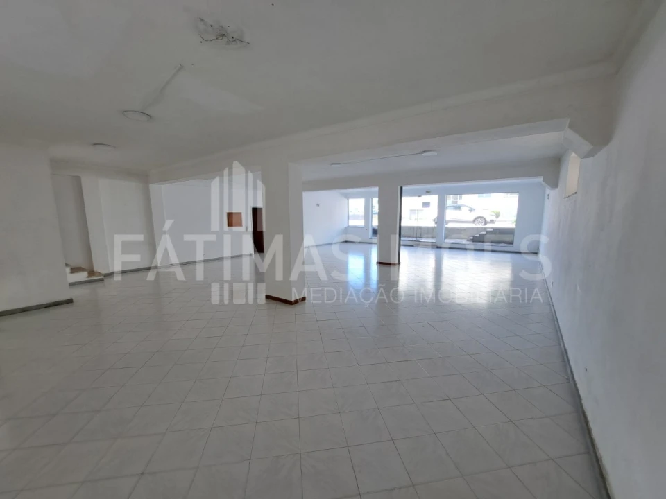 Loja para Arrendamento em Vila Praia de Ancora Foto 1