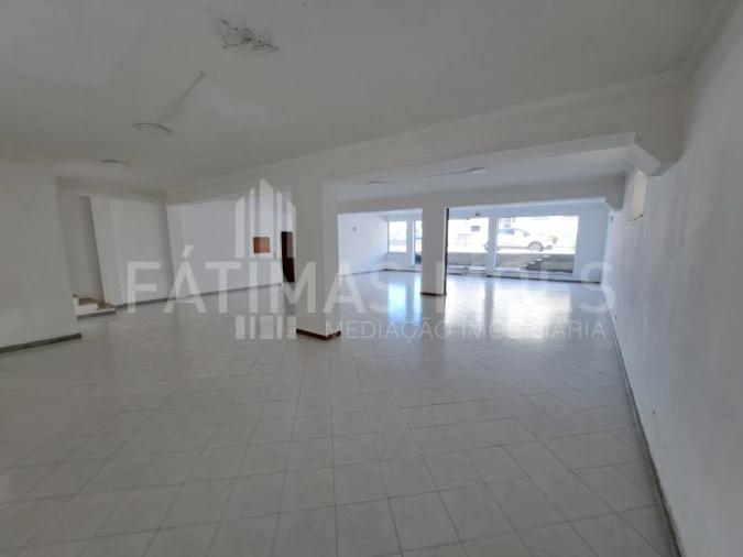 Loja para Arrendamento em Vila Praia de Ancora Foto 1