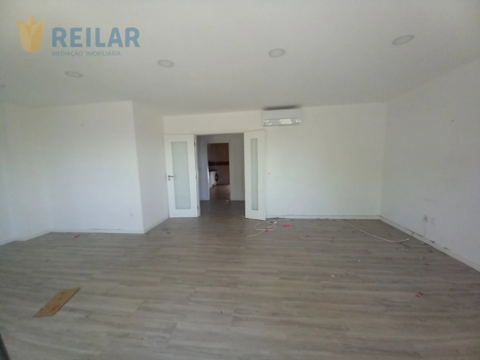 Apartamento T4 para Venda em Castanheira do Ribatejo e Cachoeiras Foto 23