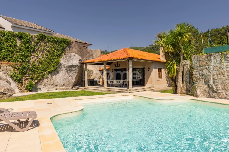 Moradia T6 para Venda em Ventosa e Cova