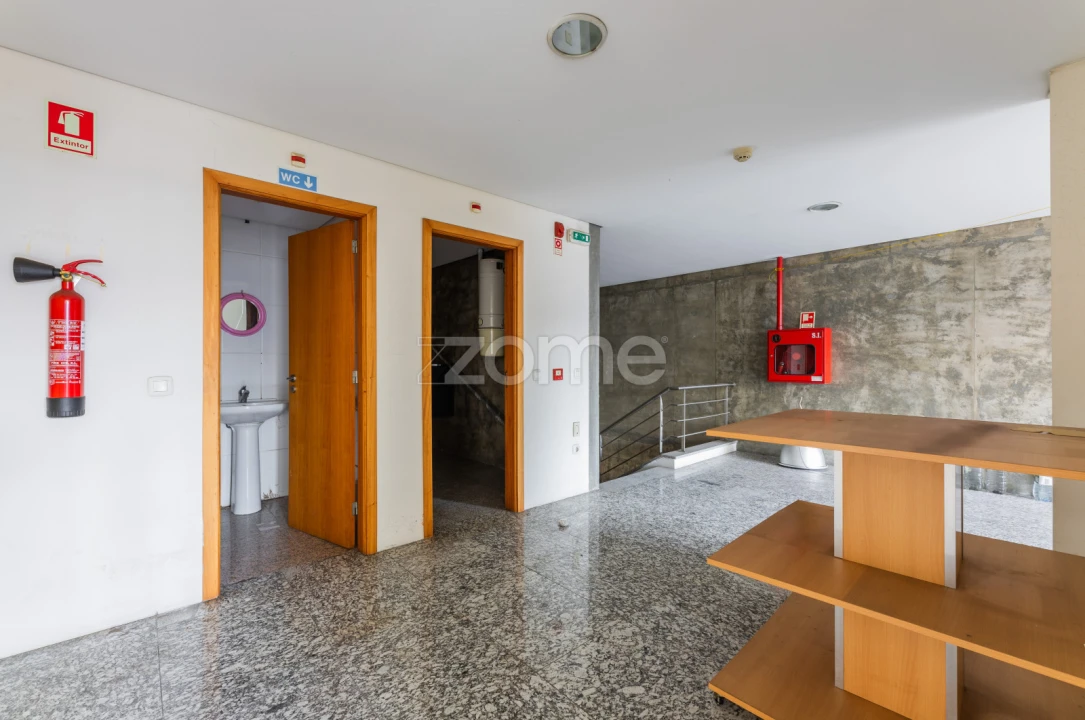 Terreno Comércio / Armazém para Arrendamento em Merelim (São Pedro) e Frossos Foto 16