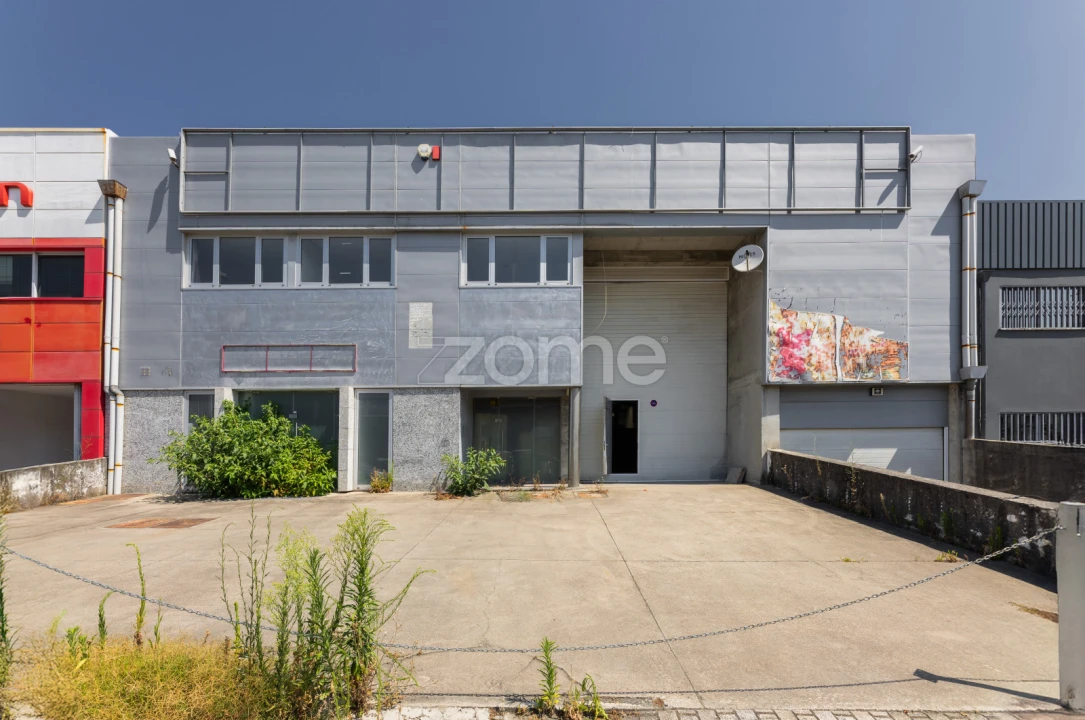 Terreno Comércio / Armazém para Arrendamento em Merelim (São Pedro) e Frossos Foto 1