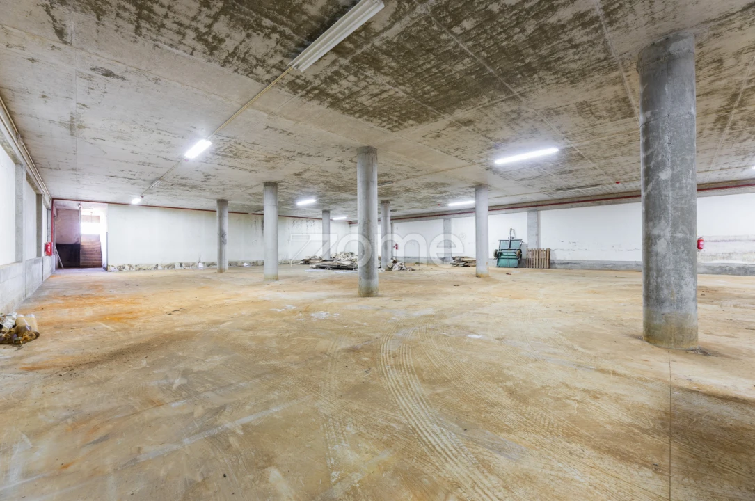 Terreno Comércio / Armazém para Arrendamento em Merelim (São Pedro) e Frossos Foto 22