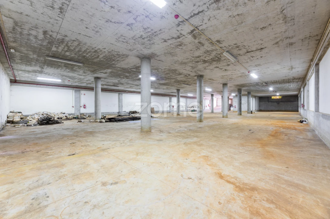 Terreno Comércio / Armazém para Arrendamento em Merelim (São Pedro) e Frossos Foto 21