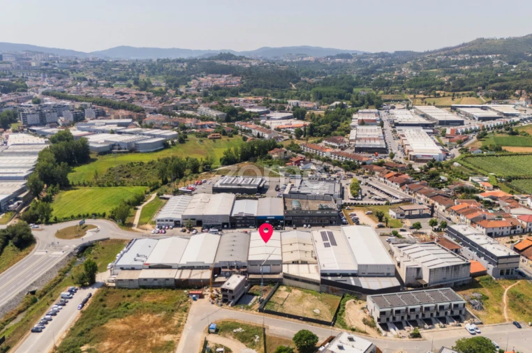 Terreno Comércio / Armazém para Arrendamento em Merelim (São Pedro) e Frossos Foto 8