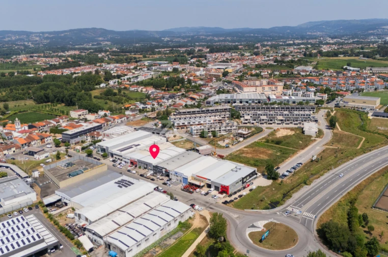 Terreno Comércio / Armazém para Arrendamento em Merelim (São Pedro) e Frossos Foto 9