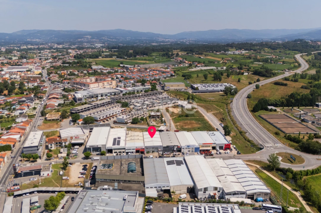 Terreno Comércio / Armazém para Arrendamento em Merelim (São Pedro) e Frossos Foto 27