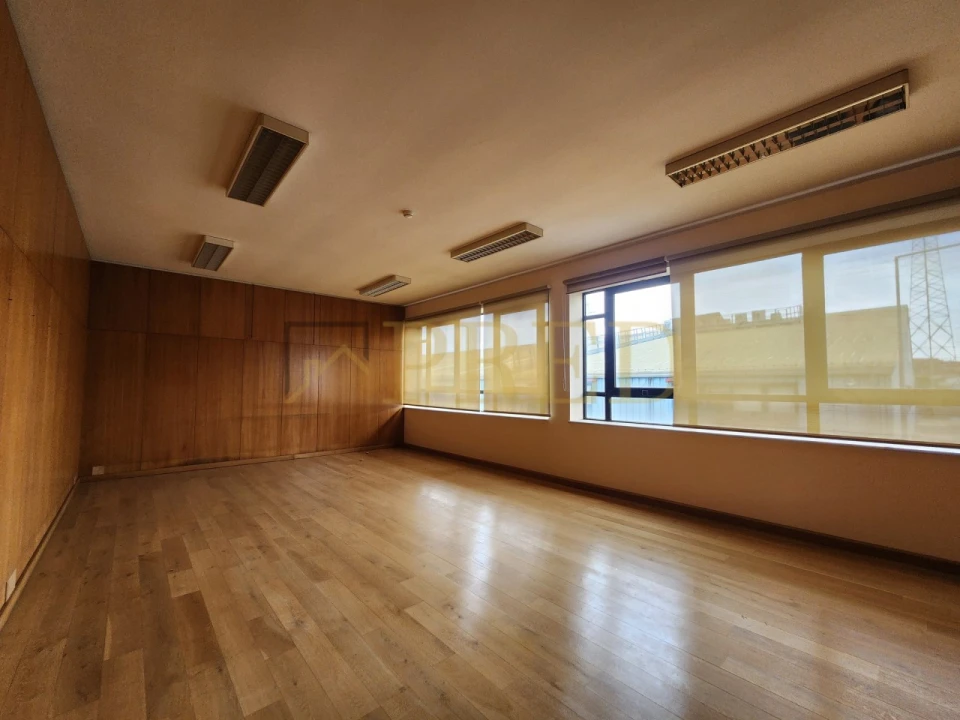 Escritório para Arrendamento em Pedroso e Seixezelo Foto 3