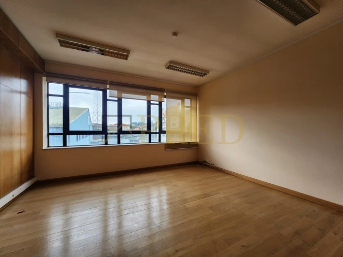 Escritório para Arrendamento em Pedroso e Seixezelo