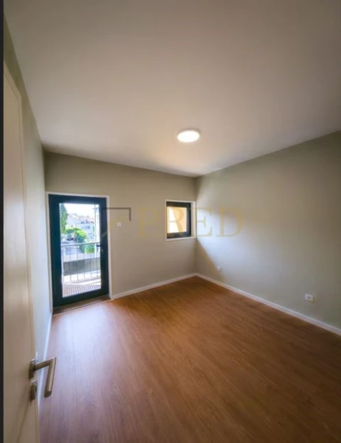 Apartamento T2 para Arrendamento em Ramalde
