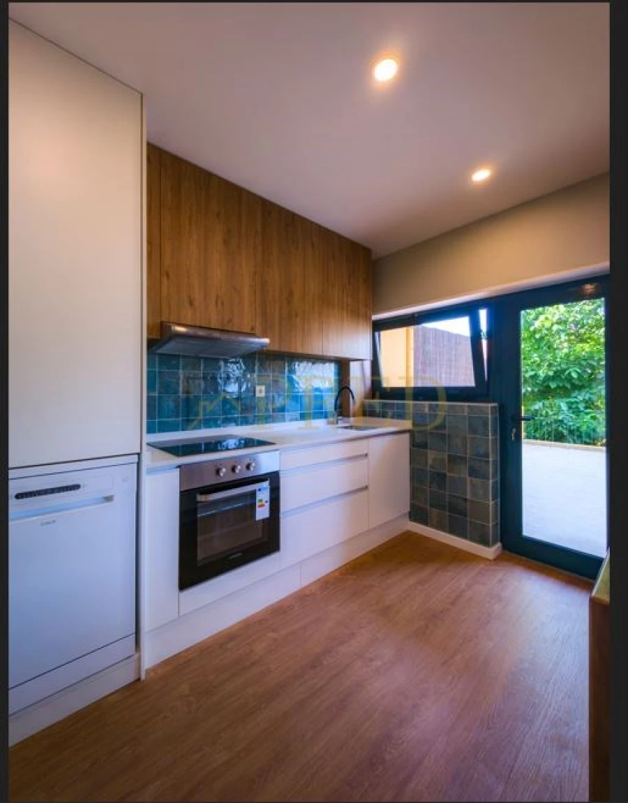 Apartamento T2 para Arrendamento em Ramalde Foto 4