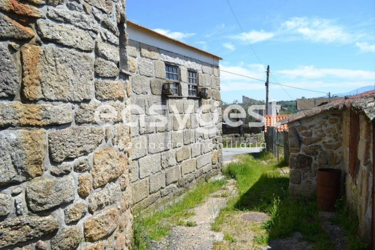 Moradia T4 para Venda em Travancinha Foto 4