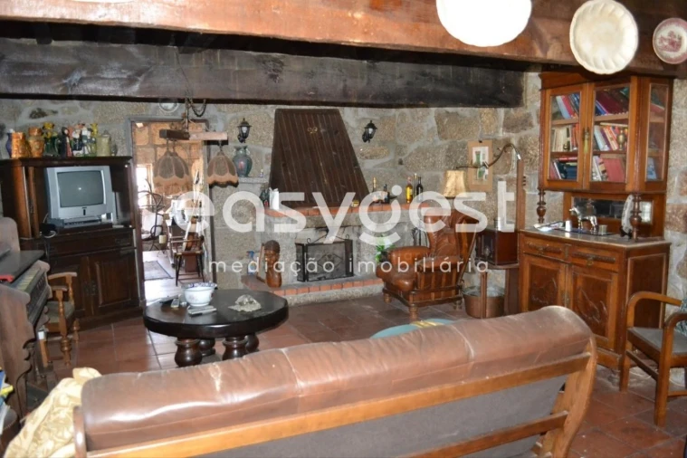 Moradia T4 para Venda em Travancinha Foto 6