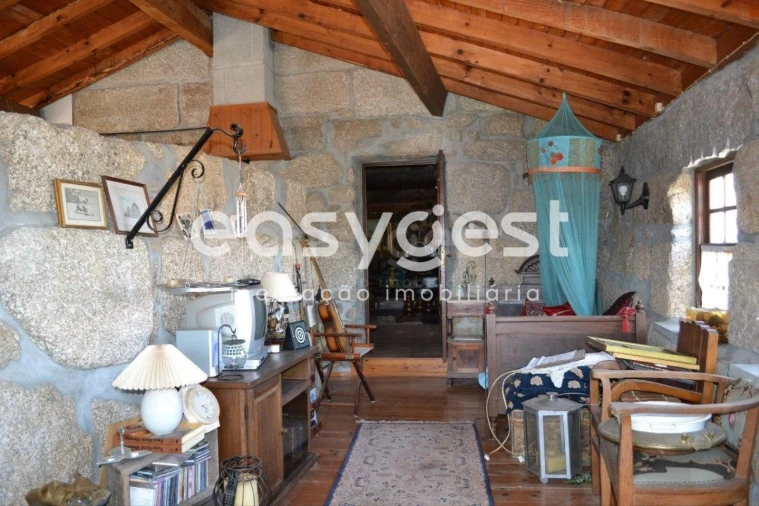 Moradia T4 para Venda em Travancinha Foto 24