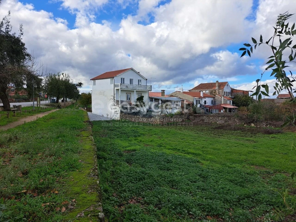 Moradia T6 para Venda em Carviçais Foto 1