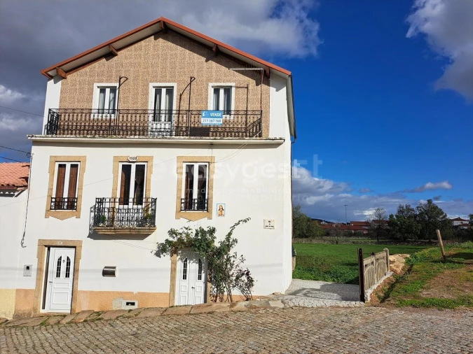 Moradia T6 para Venda em Carviçais Foto 2