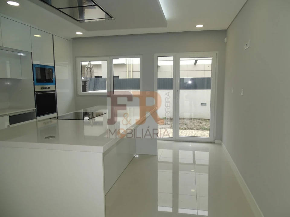 Moradia T4 para Venda em Fernao Ferro Foto 5